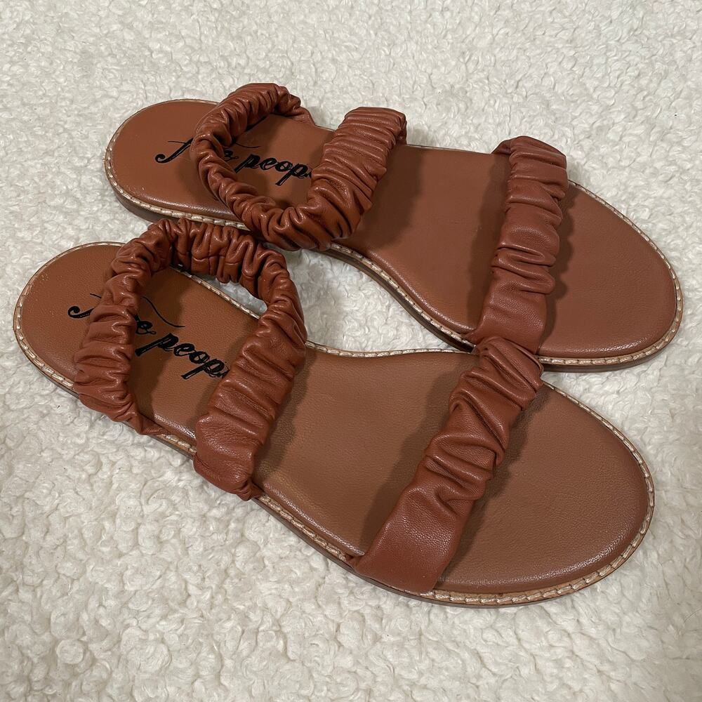 Free People Stellar Scrunch Sandals Flat Brown Ruched Leather‎ 37 6.5